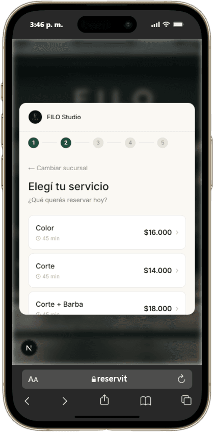 Un cliente eligiendo servicio desde el celular